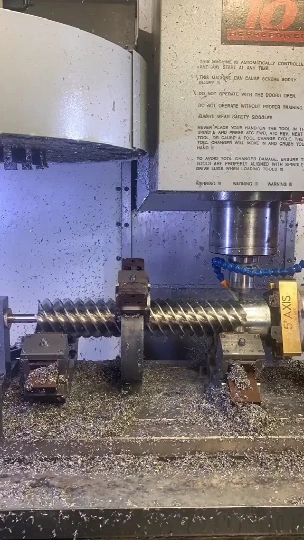 Fresatrice ad alta precisione Vmc400 Macchina per utensili per il taglio dei metalli Tornio CNC Centro di lavoro verticale a 5 assi